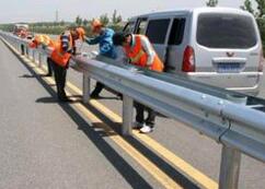 高速公路波形護(hù)欄