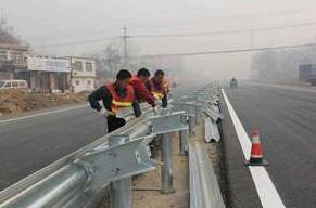 防撞護(hù)欄安裝