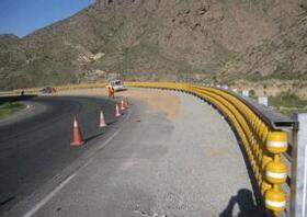 公路防撞護(hù)欄安裝