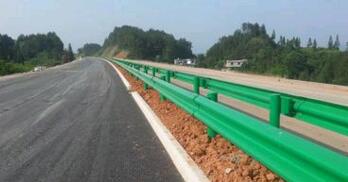 波形梁鋼護(hù)欄