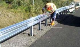 高速公路波形護(hù)欄施工