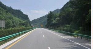 公路護(hù)欄
