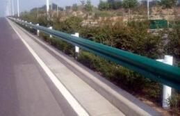 護(hù)欄板與立柱之間的連接