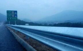 影響波形護(hù)欄防護(hù)性能的內(nèi)在因素分析