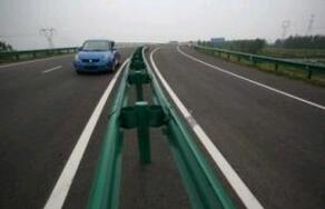 波形梁鋼護(hù)欄