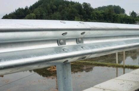 公路波形護欄板