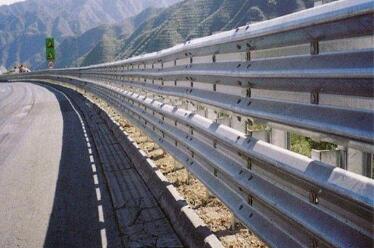 高速波形護(hù)欄板