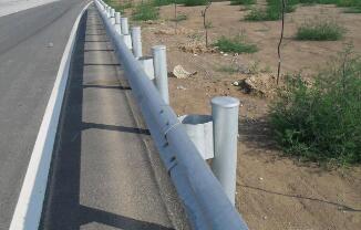 波形護(hù)欄被破壞