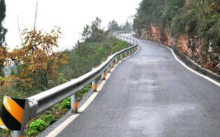 公路波形護(hù)欄整改
