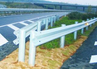 波形護(hù)欄立柱錯(cuò)位及變形嚴(yán)重解決方案