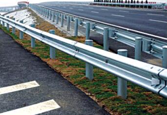 波形護(hù)欄板存在的價(jià)值體現(xiàn)