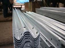 波形護欄板加強型