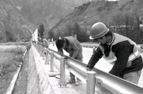 專業(yè)波形護欄廠家分享科學(xué)的波形護欄施工方案