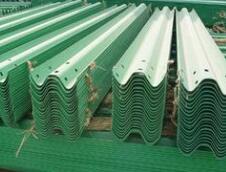 高品質(zhì)的波形護(hù)欄