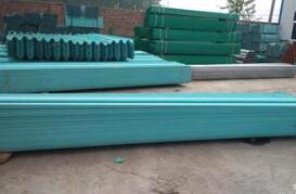 波形護(hù)欄板交通設(shè)施重要作用