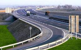 波形護欄板生產(chǎn)廠家對產(chǎn)品制作工藝解析