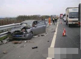 罐車撞波形護(hù)欄