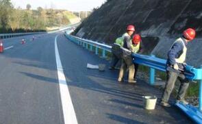 波形護(hù)欄板的作用特點(diǎn)