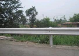 湖南高速公路波形護(hù)欄的設(shè)計(jì)與特點(diǎn)