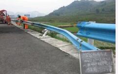 波形護(hù)欄多少錢(qián)一米