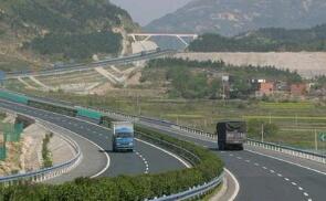 高速公路護(hù)欄板的作用