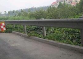 全部安裝波形防撞護欄