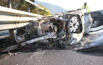 最新高速公里護(hù)欄相關(guān)交通事故