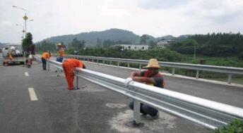 波形護(hù)欄全新安裝步驟