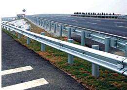 波形梁護欄損壞