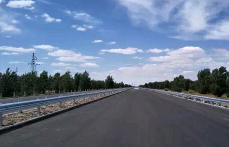 新波形護(hù)欄板施工