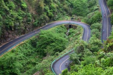 波形護欄交通設(shè)施安裝