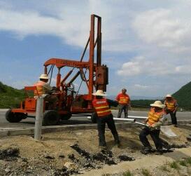 新疆阿克蘇地區(qū)路側(cè)波形護(hù)欄板為農(nóng)村公路護(hù)航